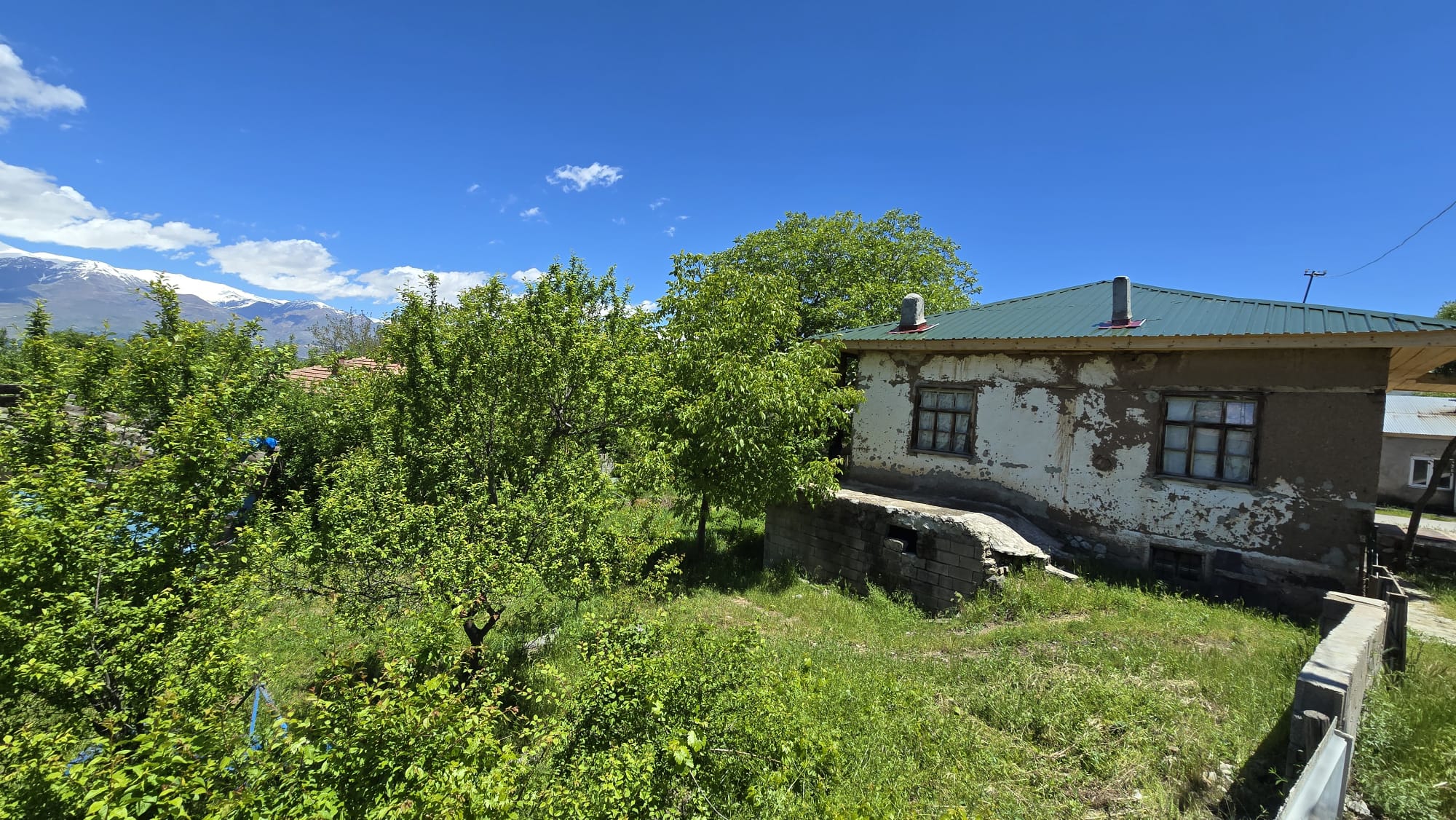 MABEL'DEN KONAKBAŞI KÖYÜNDE SATILIK 764 M2 BAHÇE VE KÖY EVİ